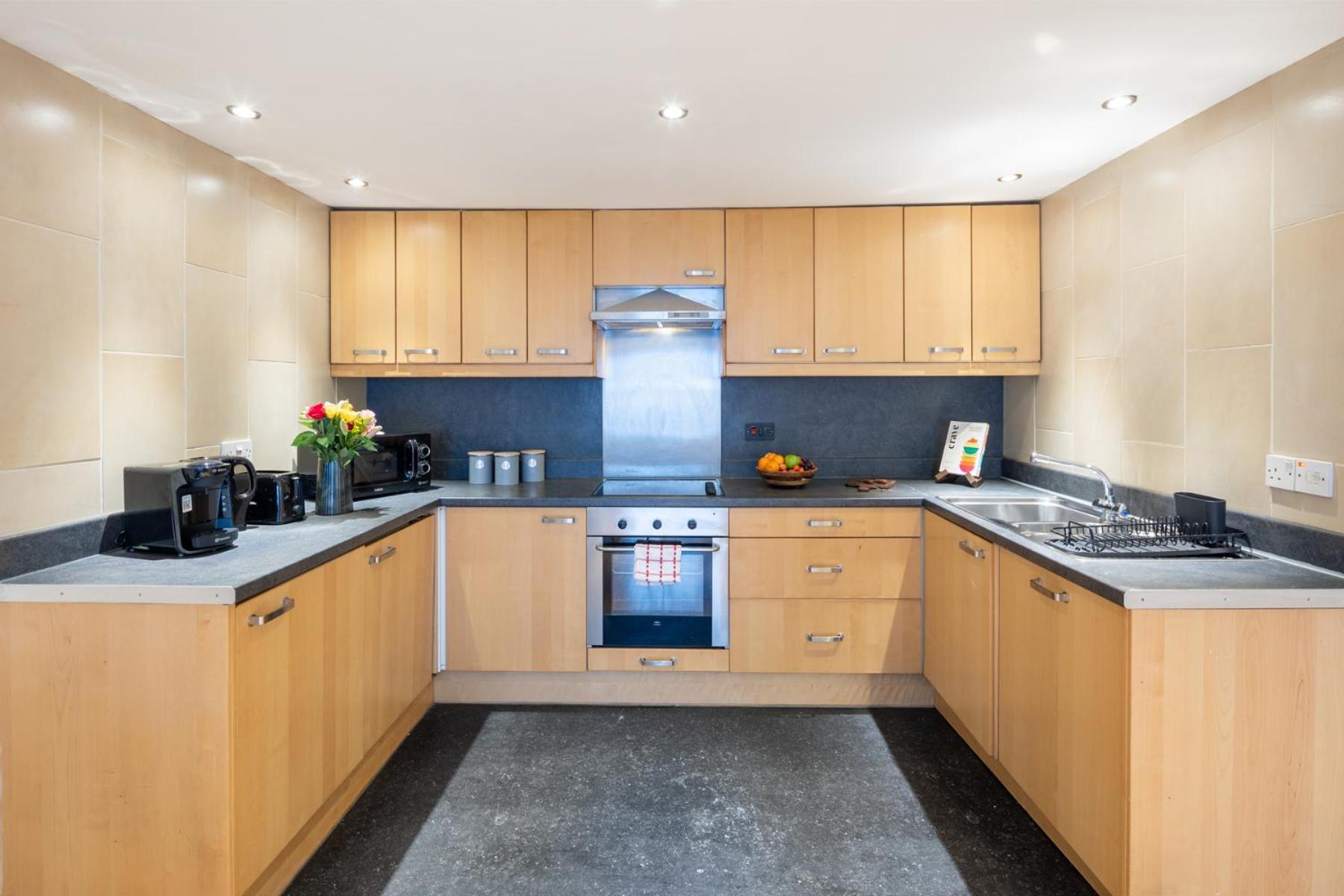 Flat-2bedrooms-2bath-by Fabaccommodation *