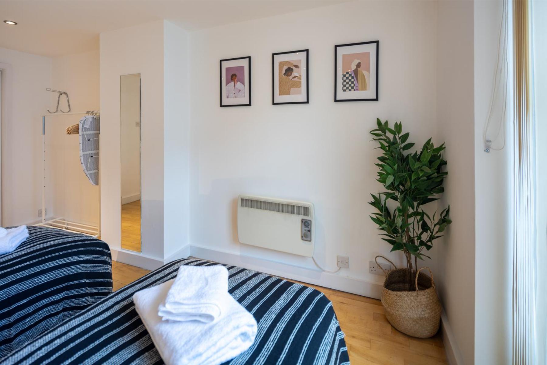 Flat-2bedrooms-2bath-by Fabaccommodation Apartment *